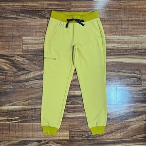 FIGS Zamora Jogger 2.0 in Light Gold